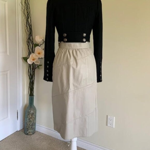 Genuine Leather Skirt – Beige – Women’s Small - Picture 6 of 9
